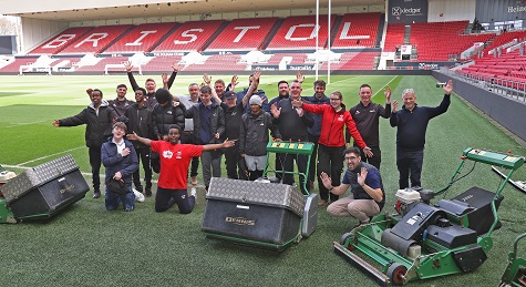 Grounds Management Association 19.3.2024 Students and GMA staff on the pitch