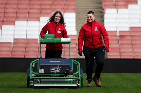 female groundstaff sml